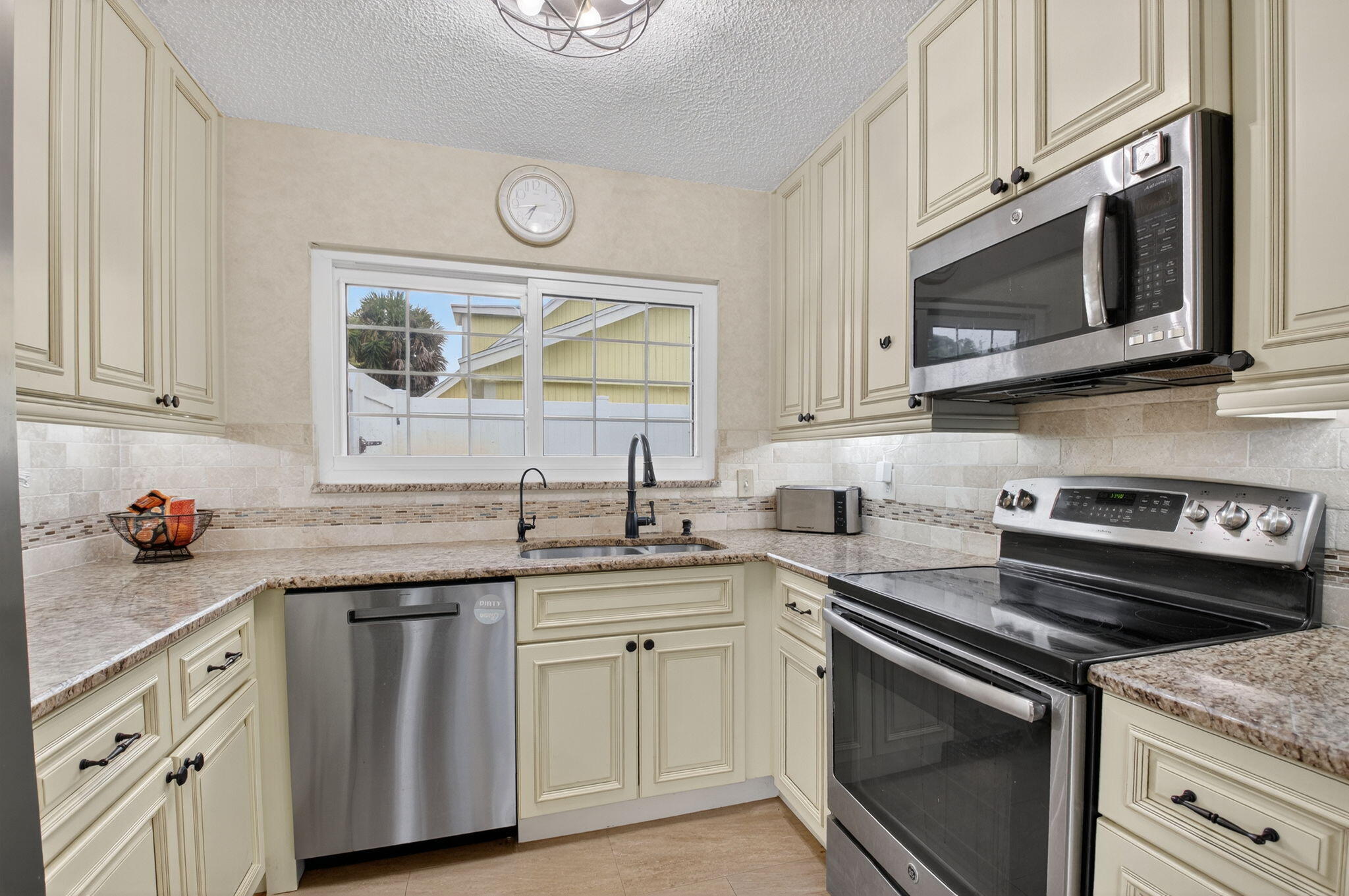 9286 Longmeadow Circle