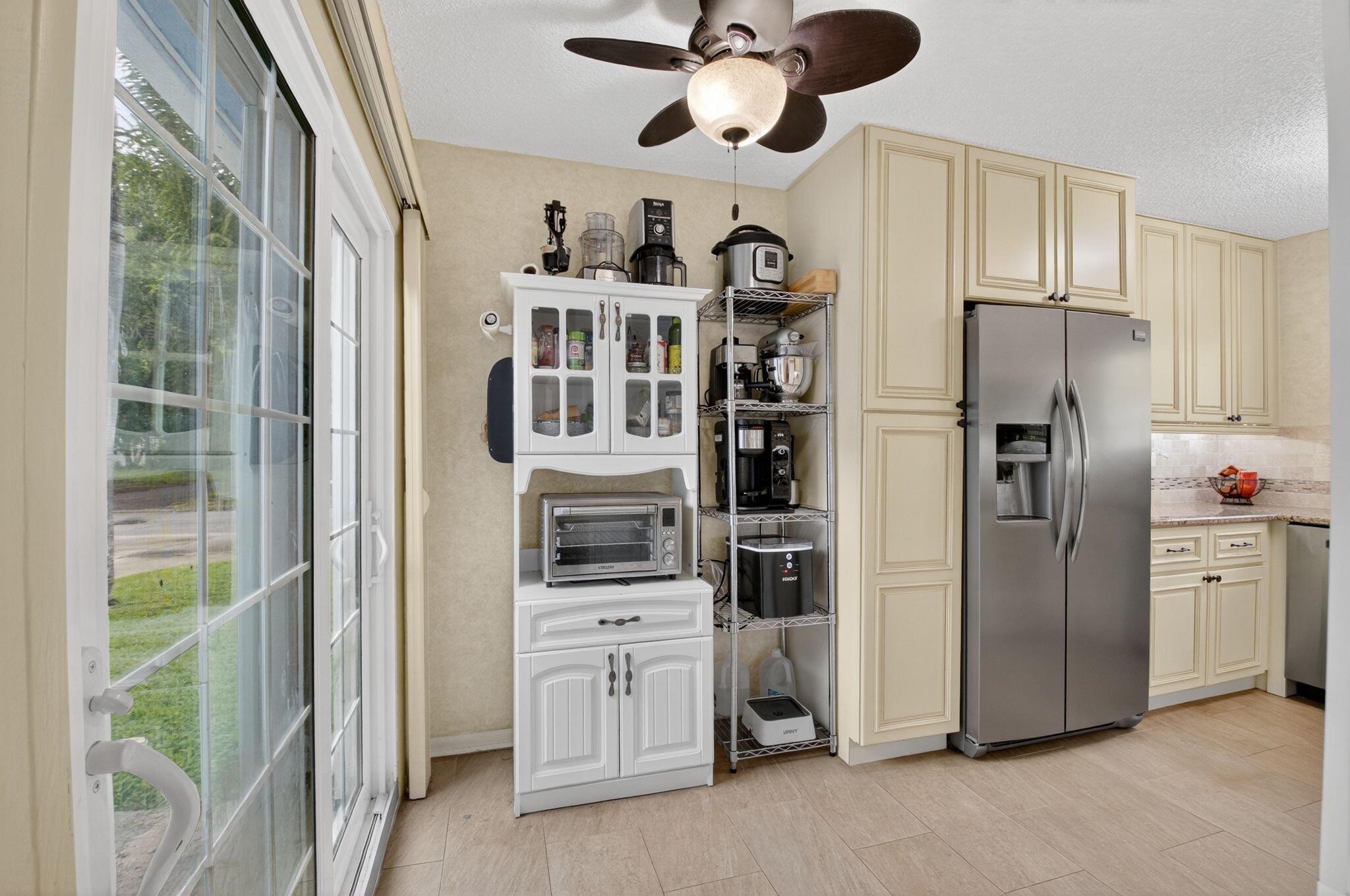 9286 Longmeadow Circle