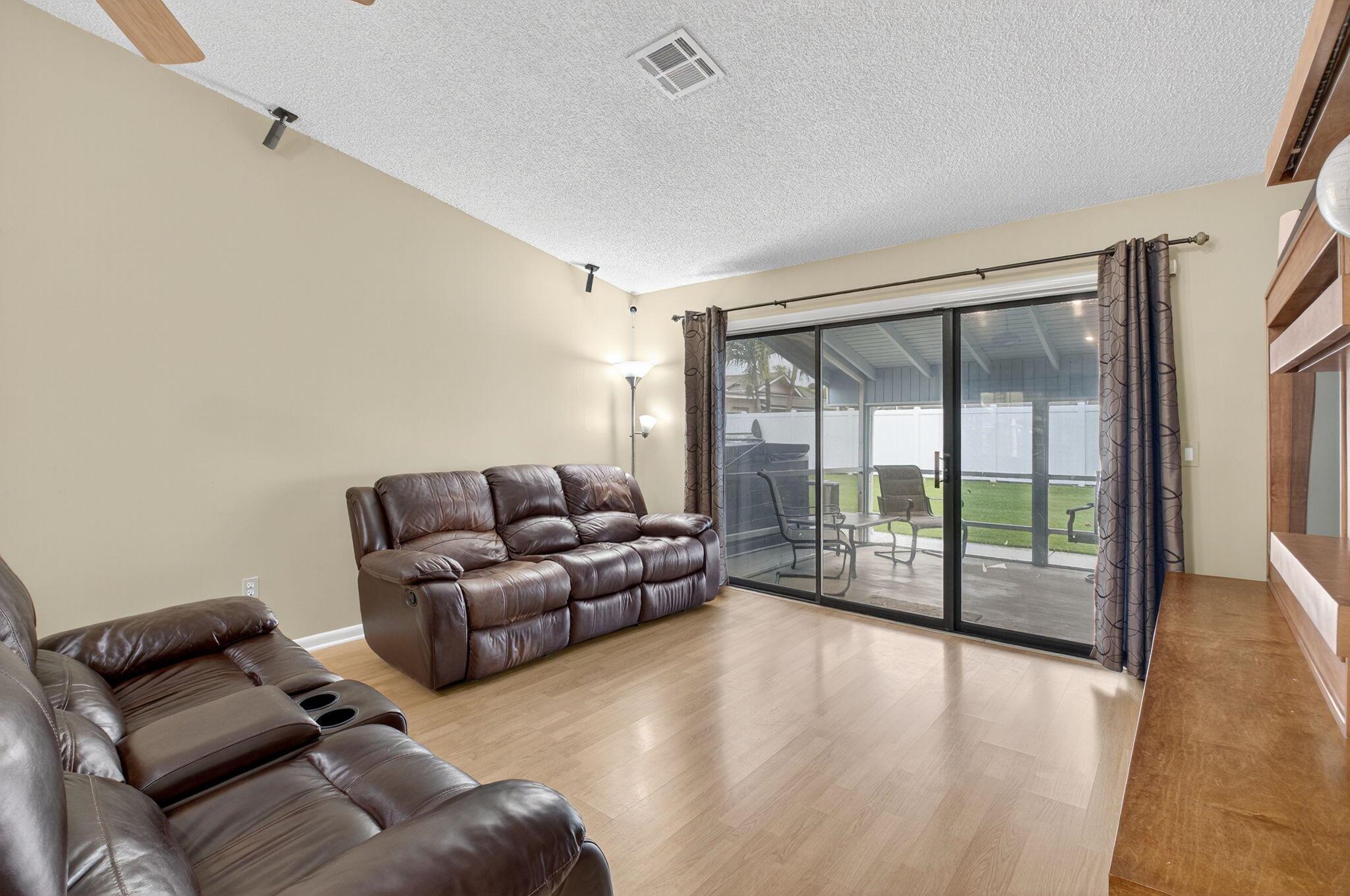 9286 Longmeadow Circle