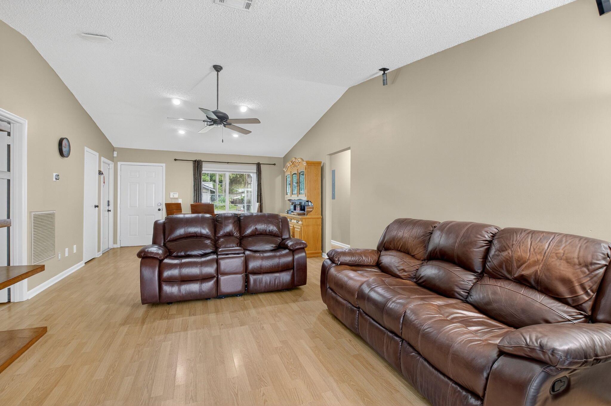 9286 Longmeadow Circle