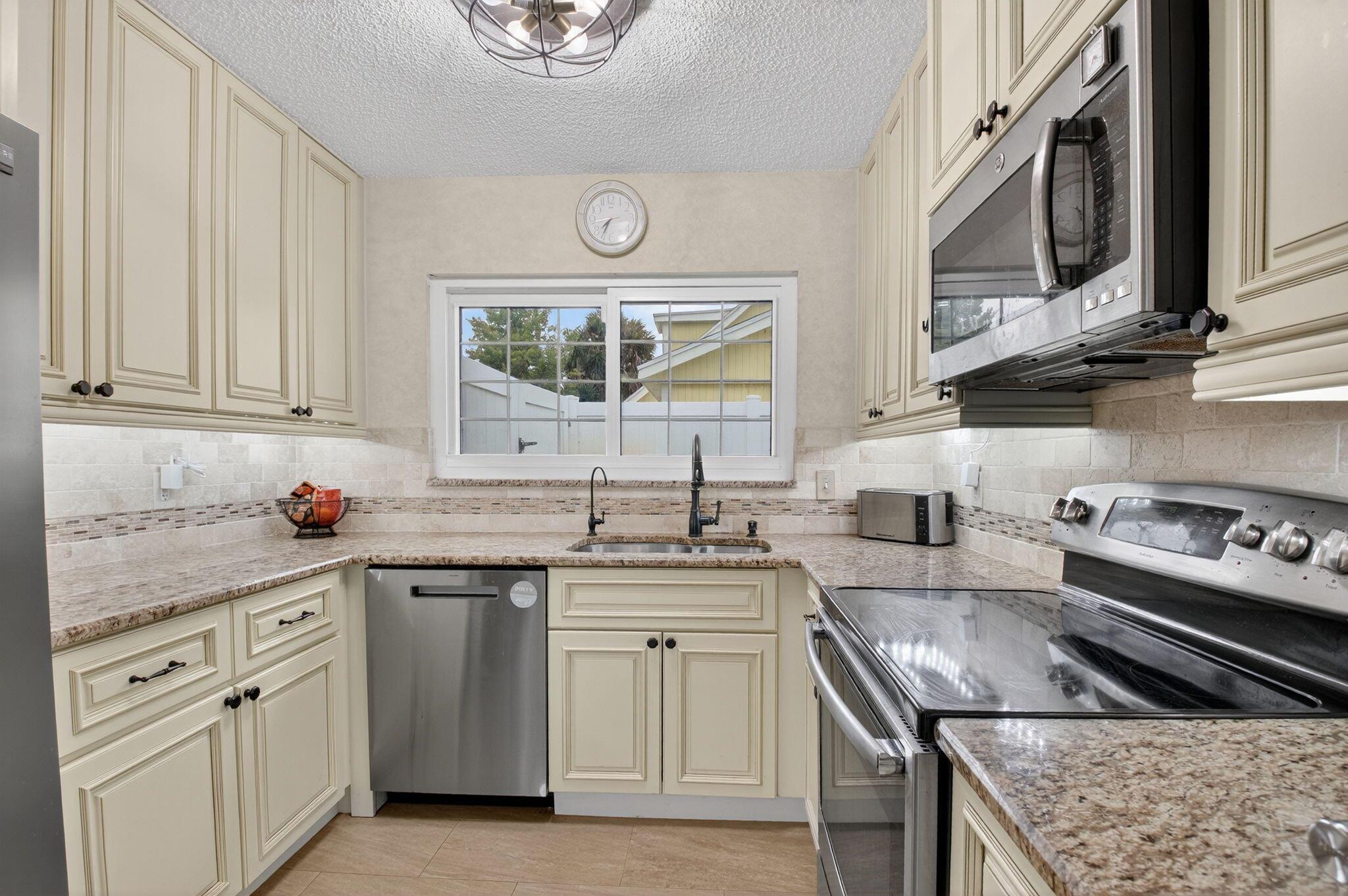 9286 Longmeadow Circle