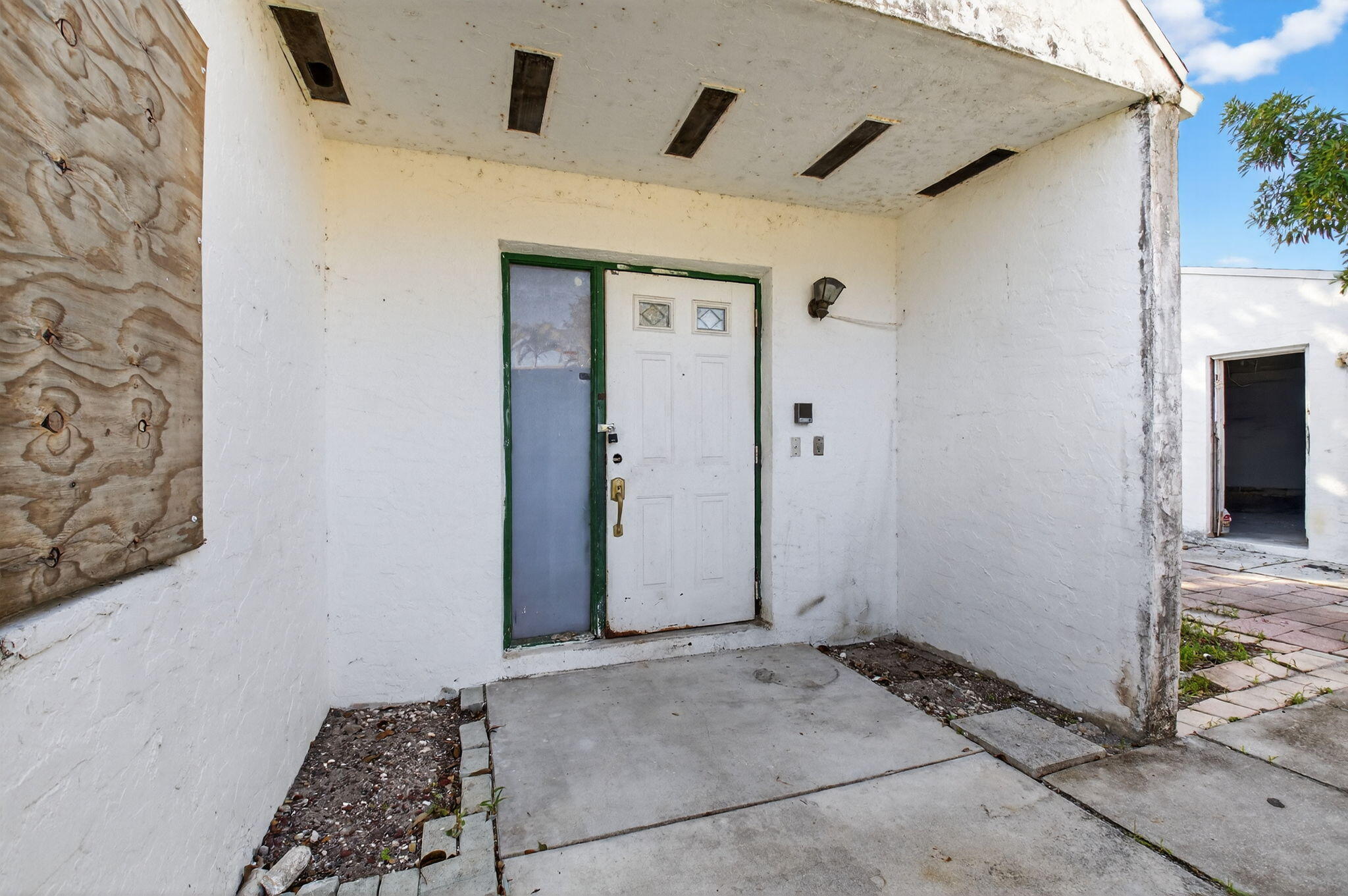 905 NW 21st Way