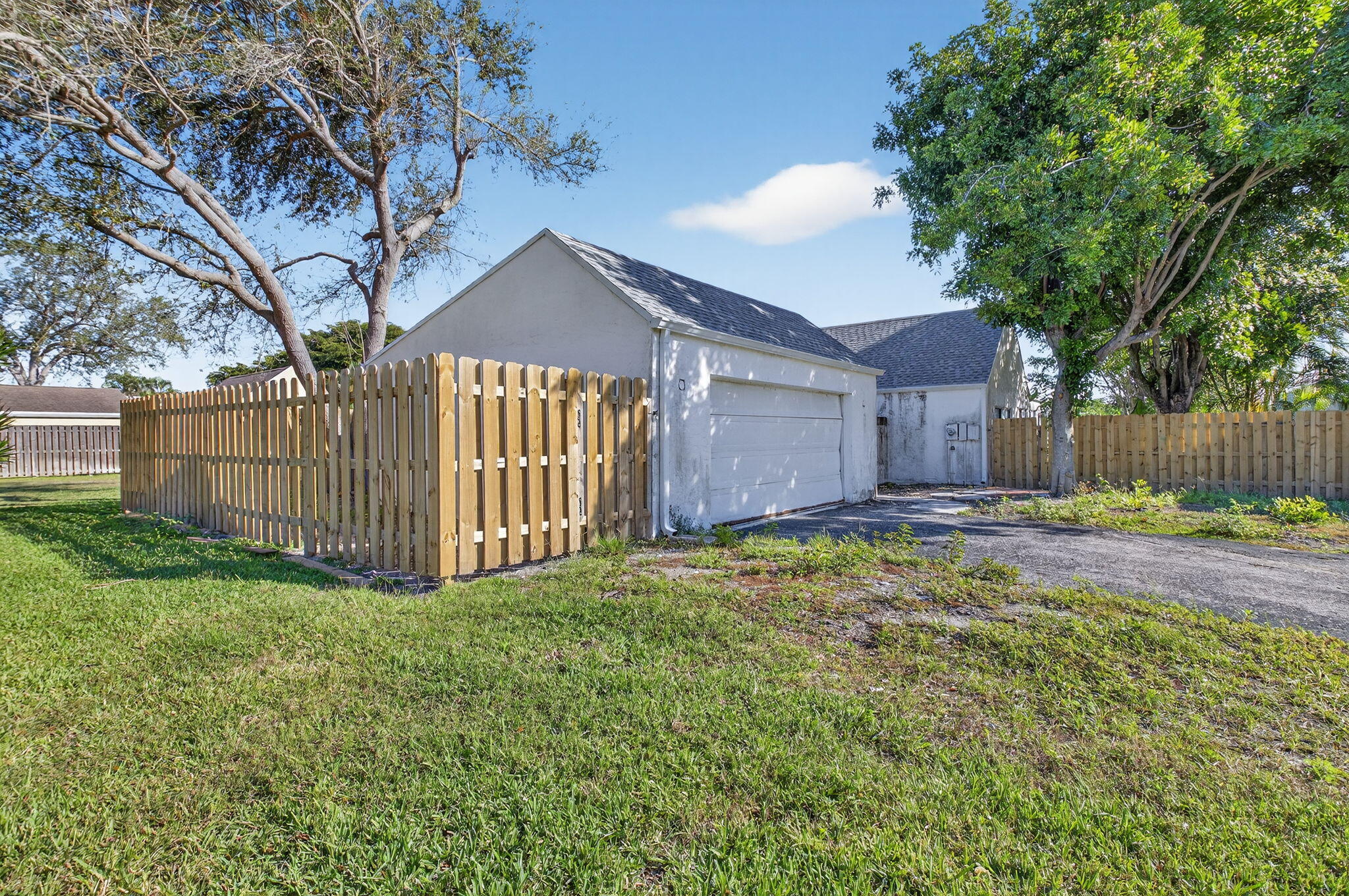 905 NW 21st Way