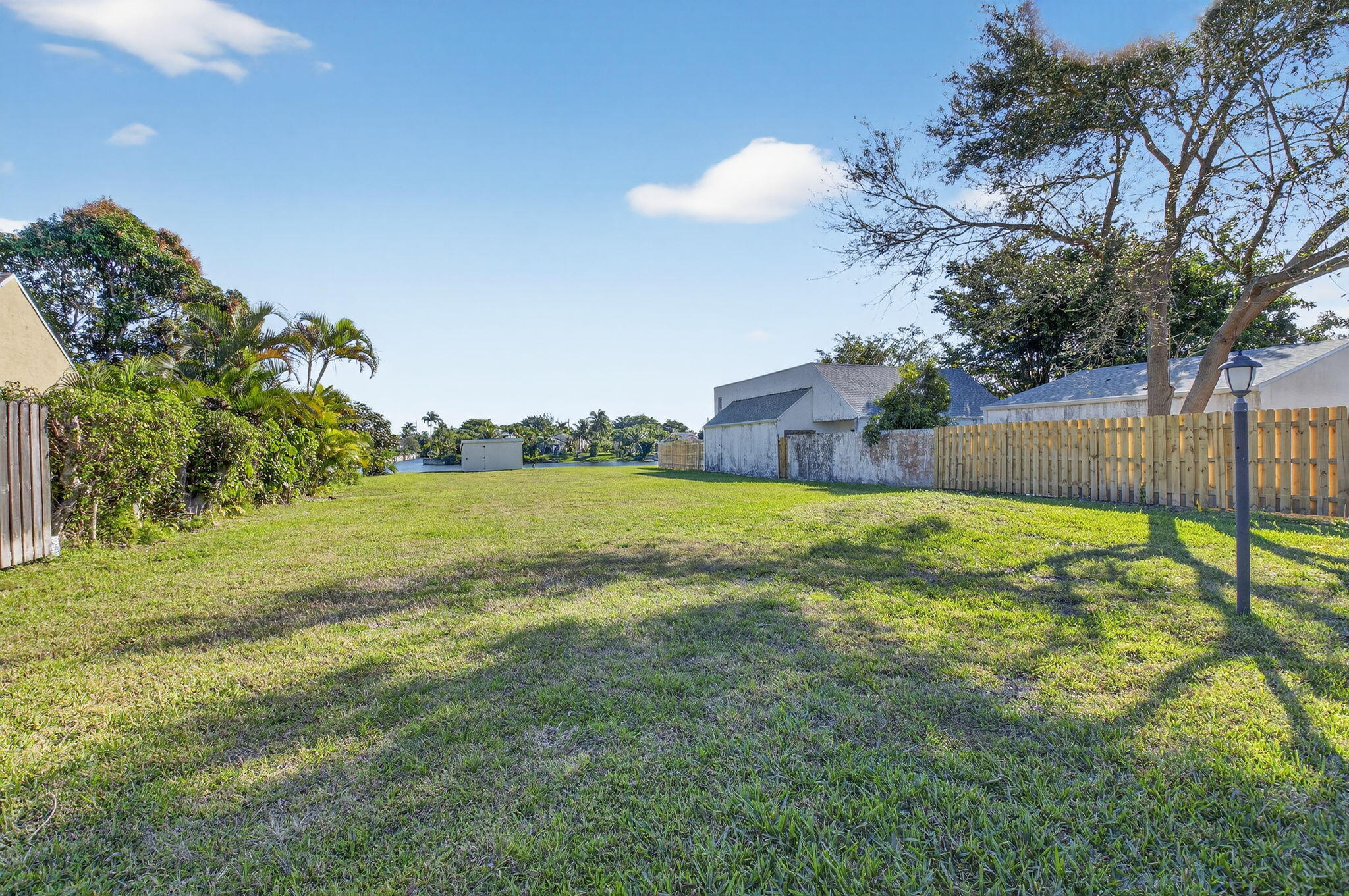 905 NW 21st Way