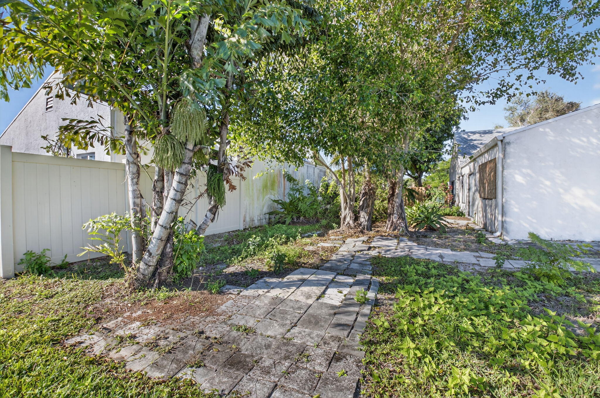 905 NW 21st Way