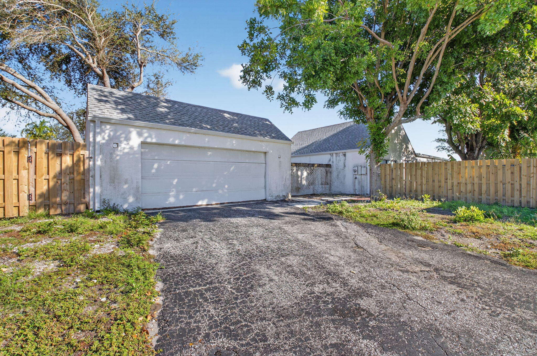 905 NW 21st Way