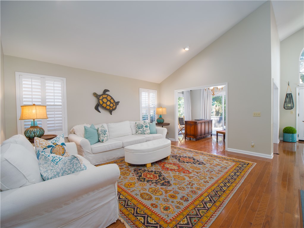 202 Grand Oaks Circle