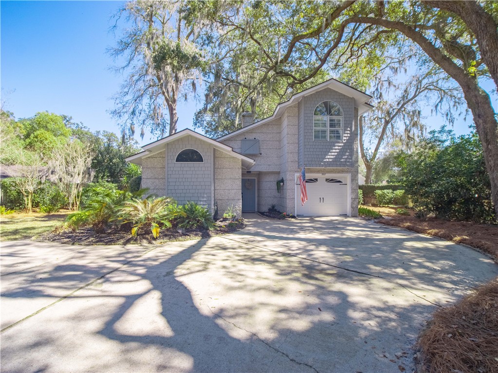 202 Grand Oaks Circle