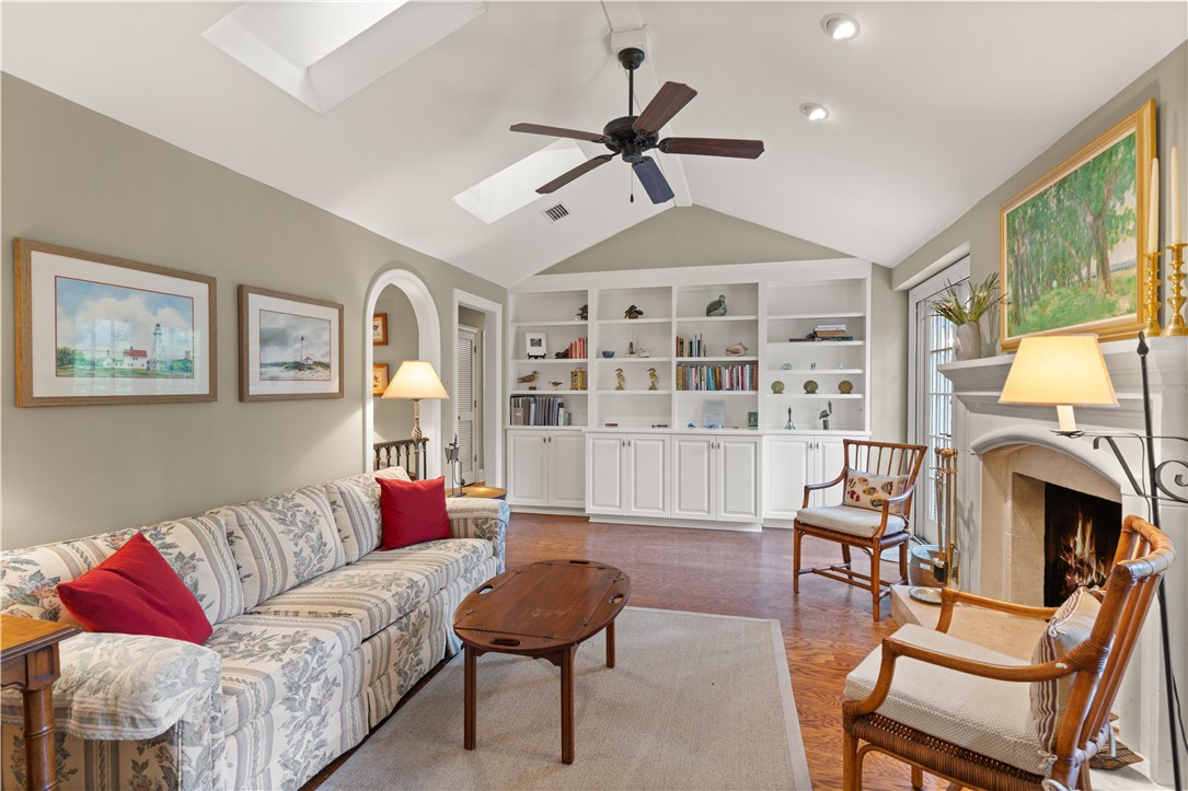 305 Mulberry Way