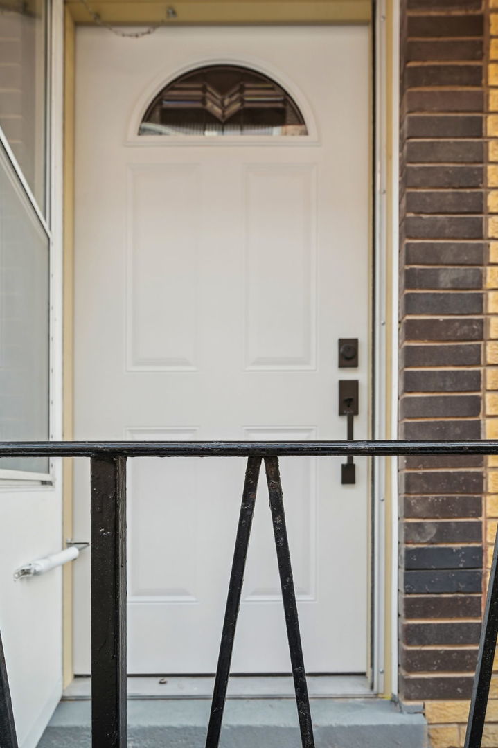 4326 N Kedvale Avenue Unit: D