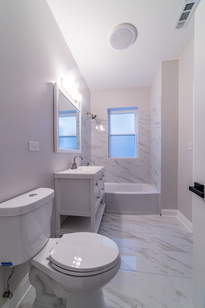 5824 S Michigan Avenue Unit: 3