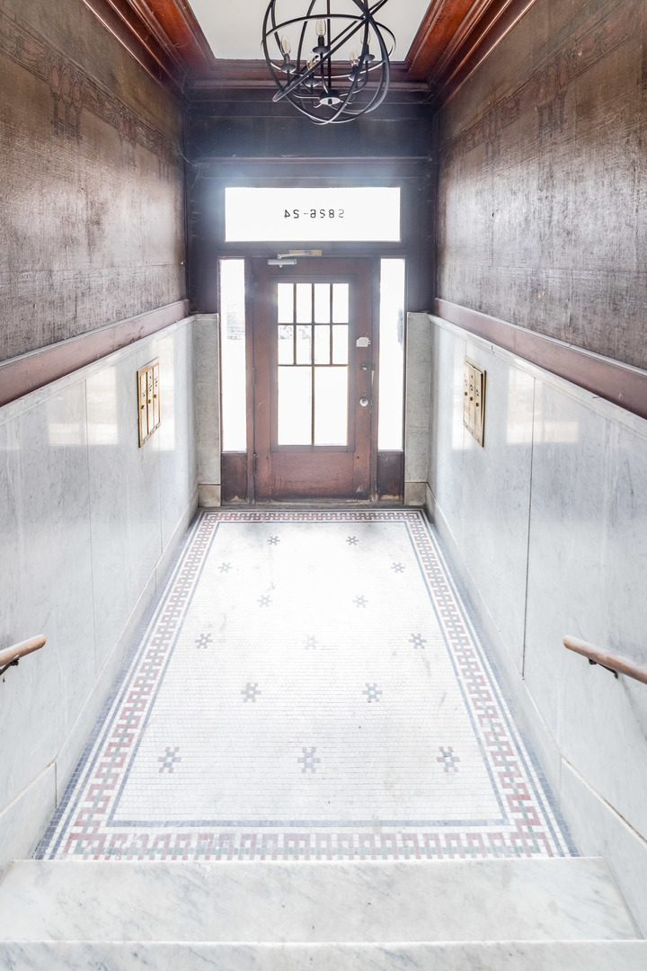 5824 S Michigan Avenue Unit: 3