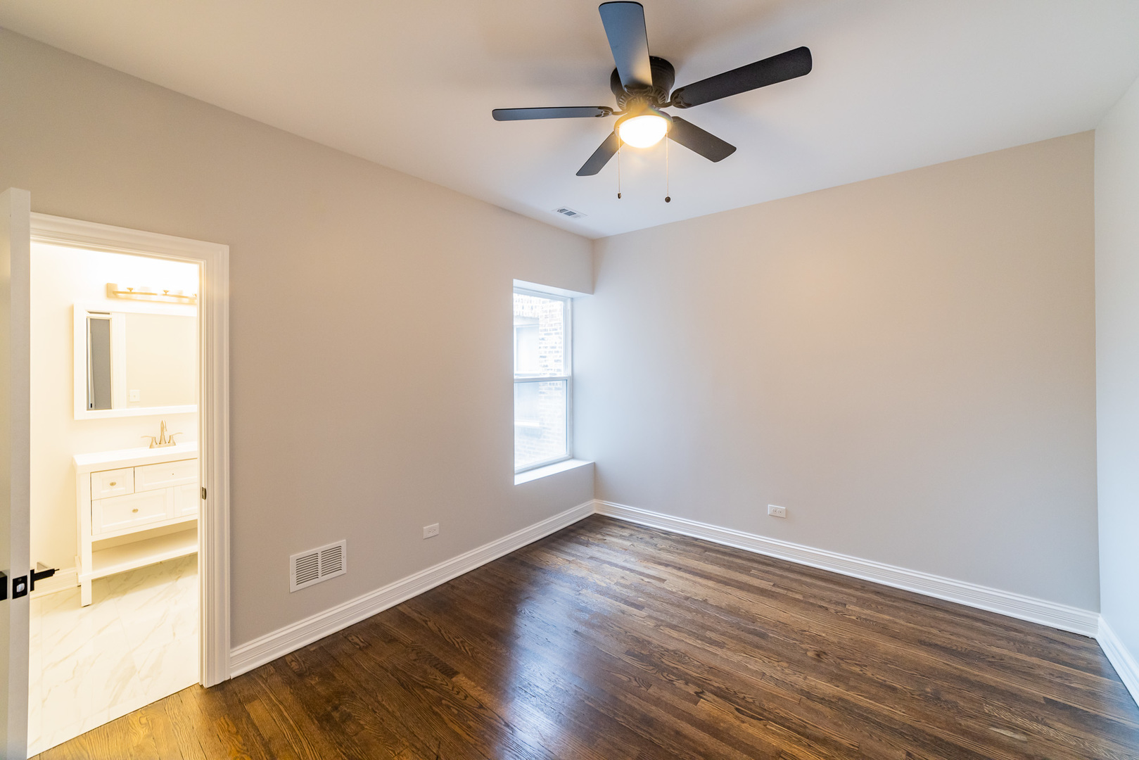 5824 S Michigan Avenue Unit: 3