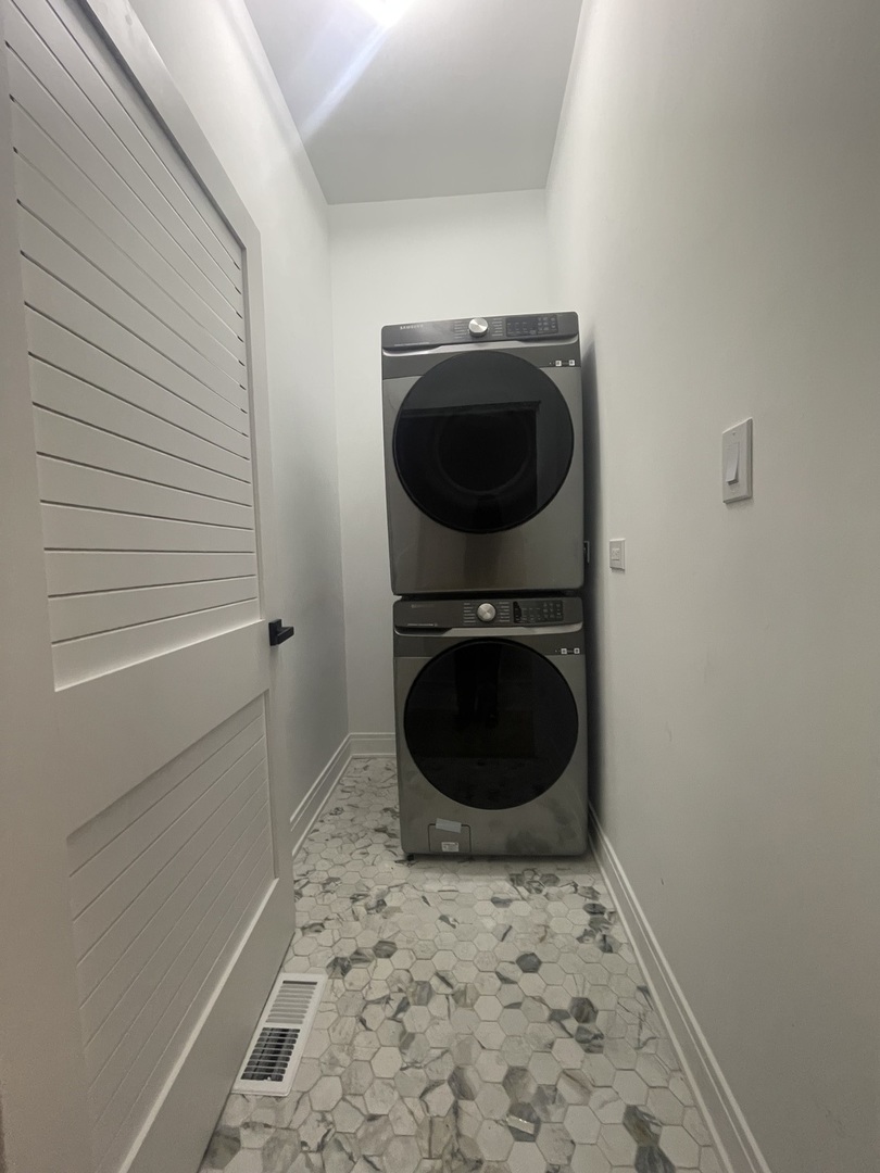 3032 E 79th Place