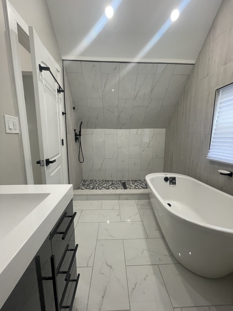 3032 E 79th Place