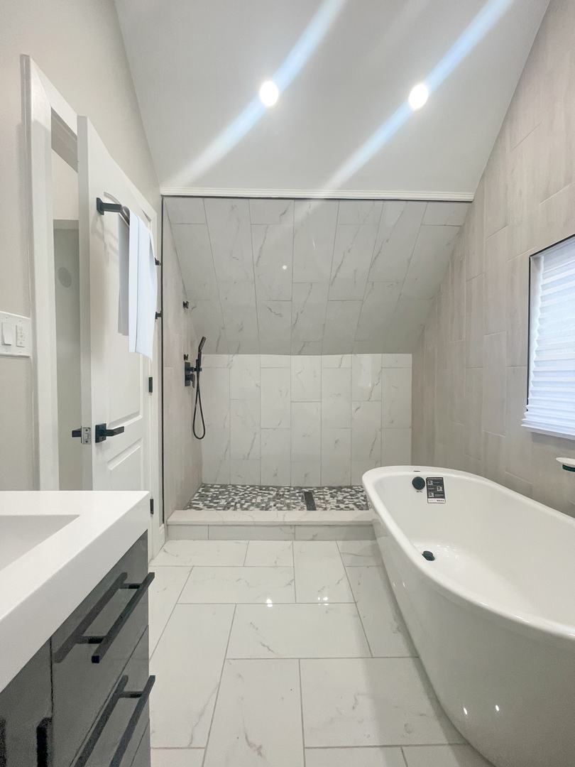 3032 E 79th Place