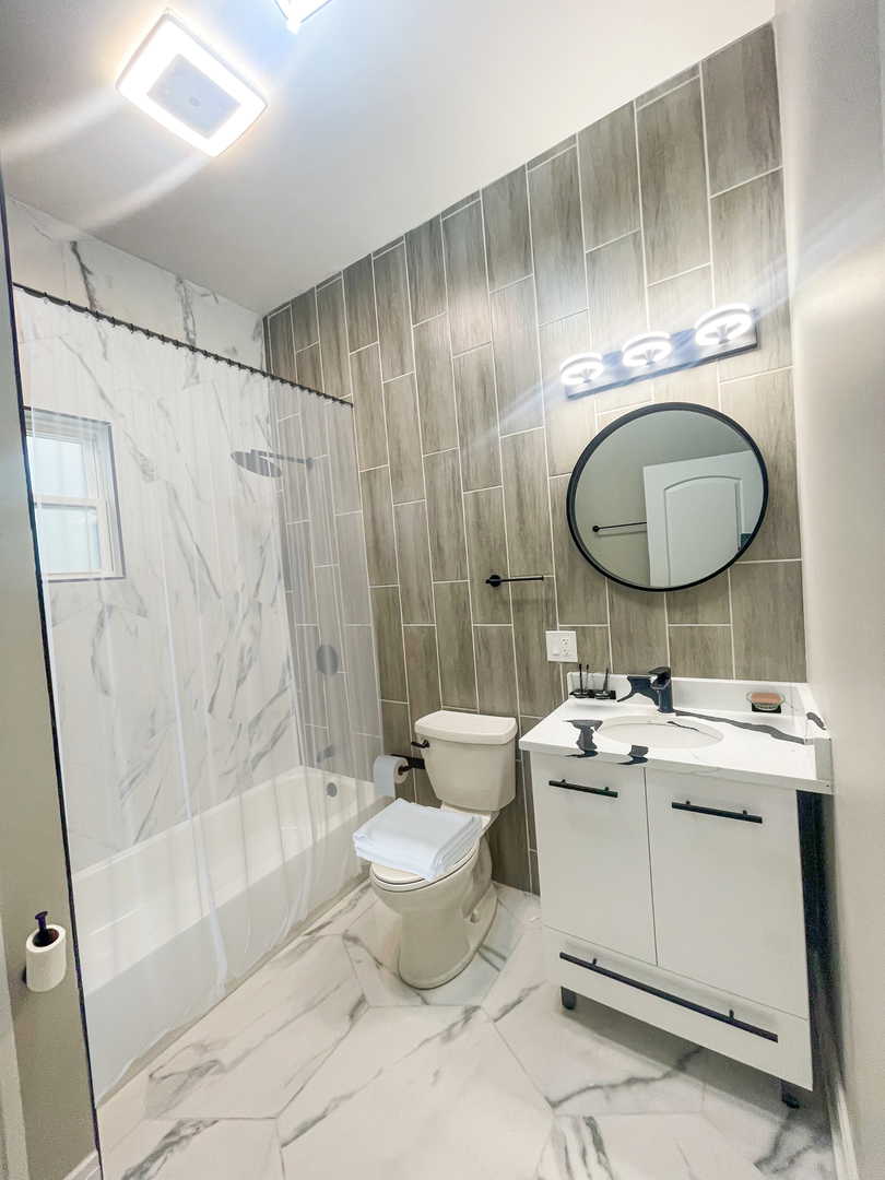 3032 E 79th Place