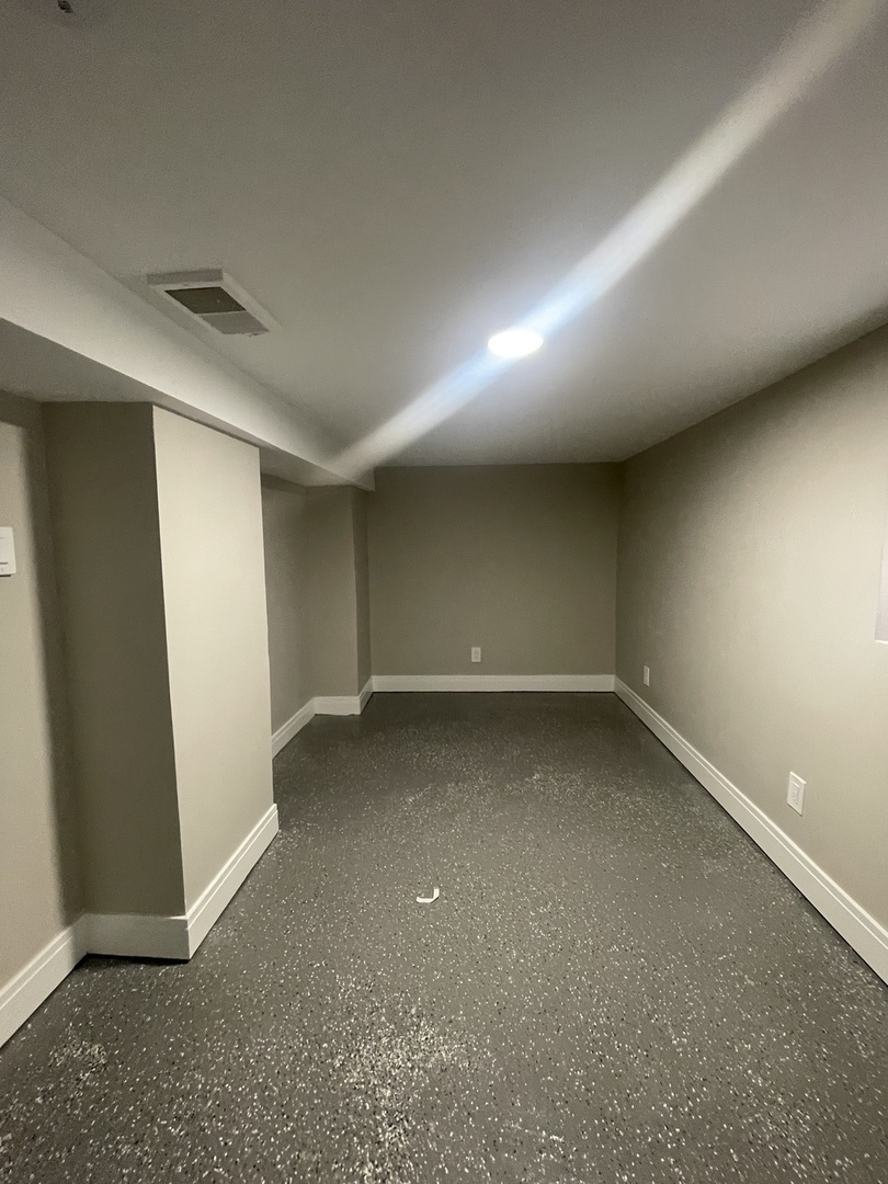 3032 E 79th Place
