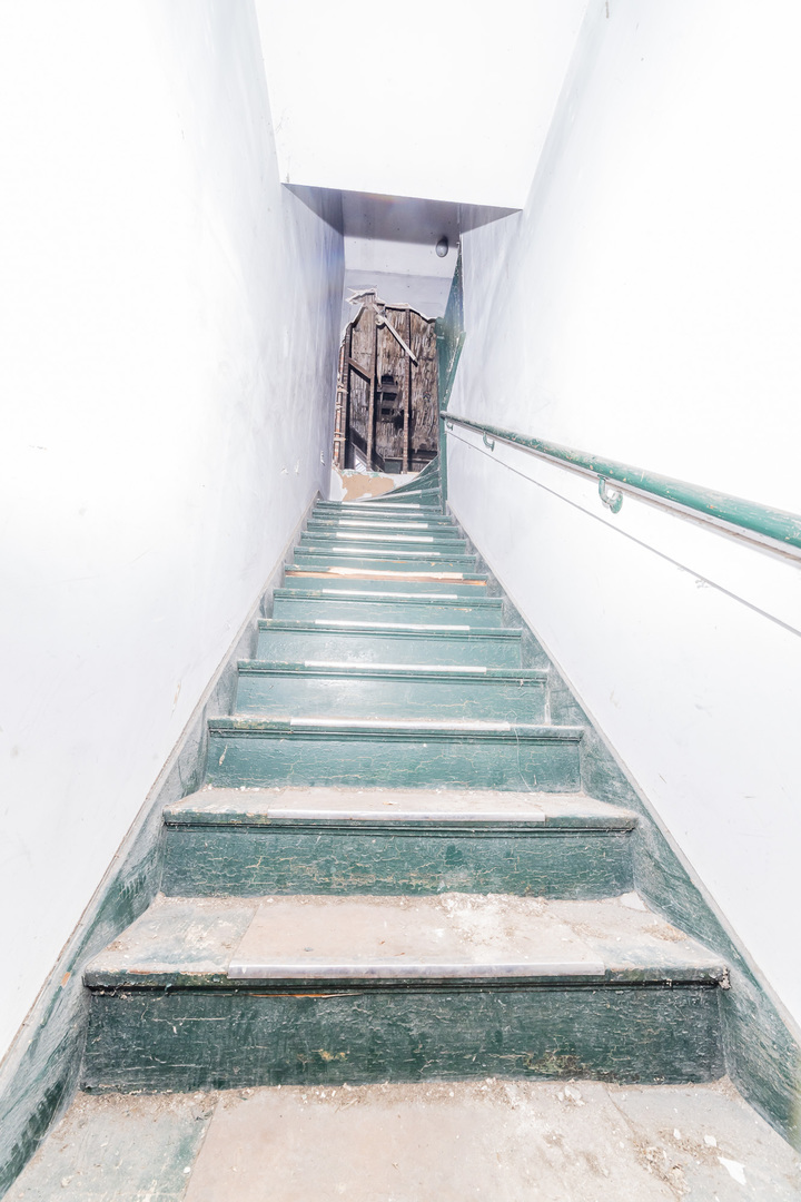 9002 S Mackinaw Avenue