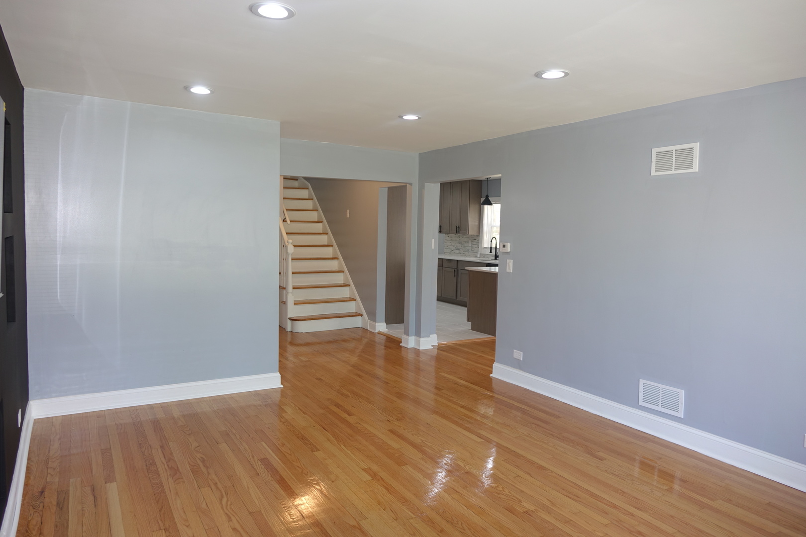 10123 S Lafayette Avenue