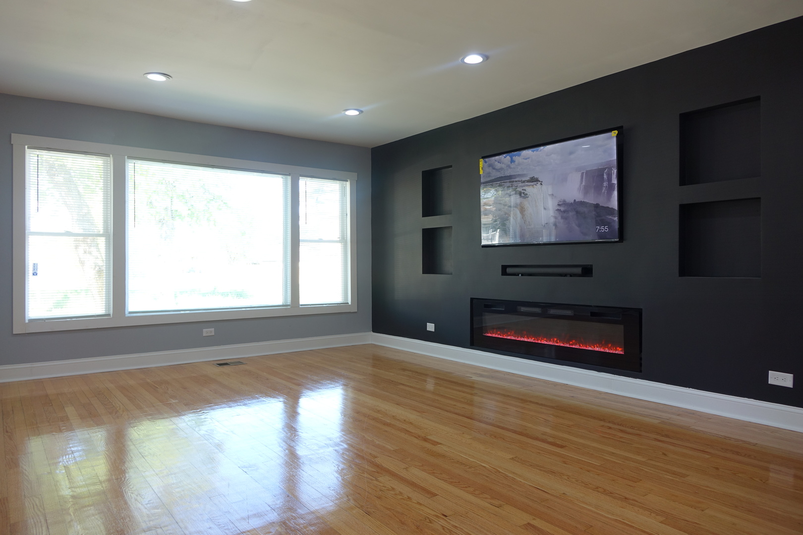 10123 S Lafayette Avenue
