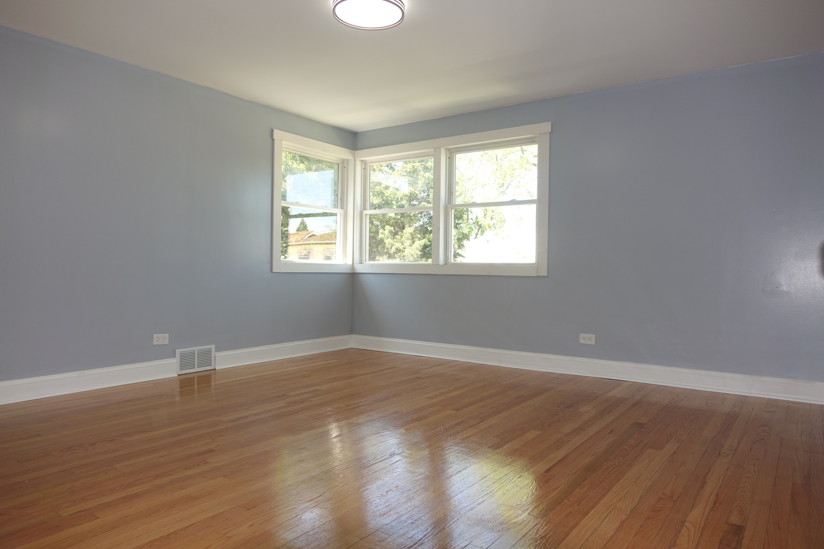 10123 S Lafayette Avenue