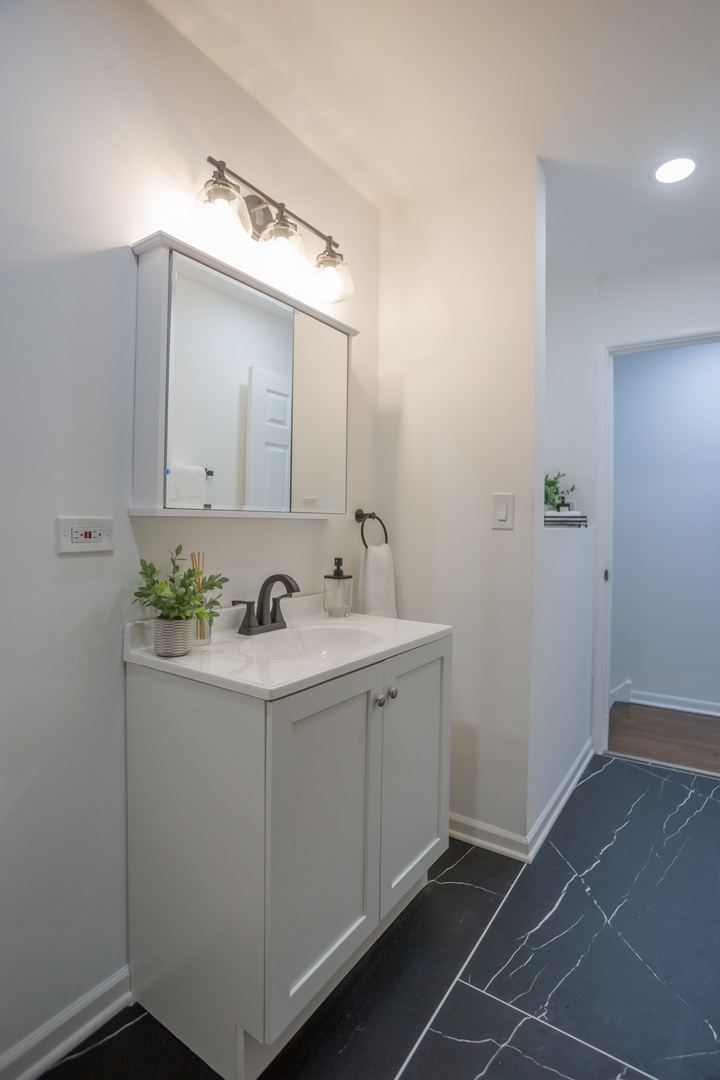 1035 W 109th Place