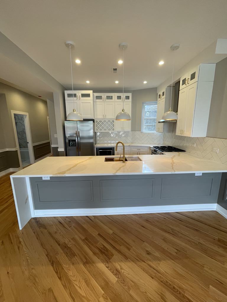 6616 S University Avenue Unit: 2
