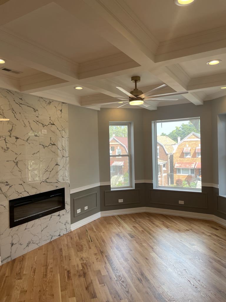6618 S University Avenue Unit: 3