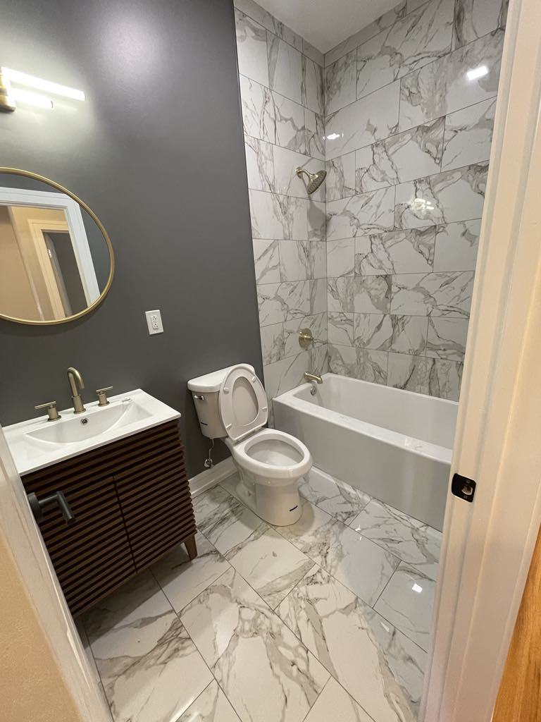 6618 S University Avenue Unit: 3