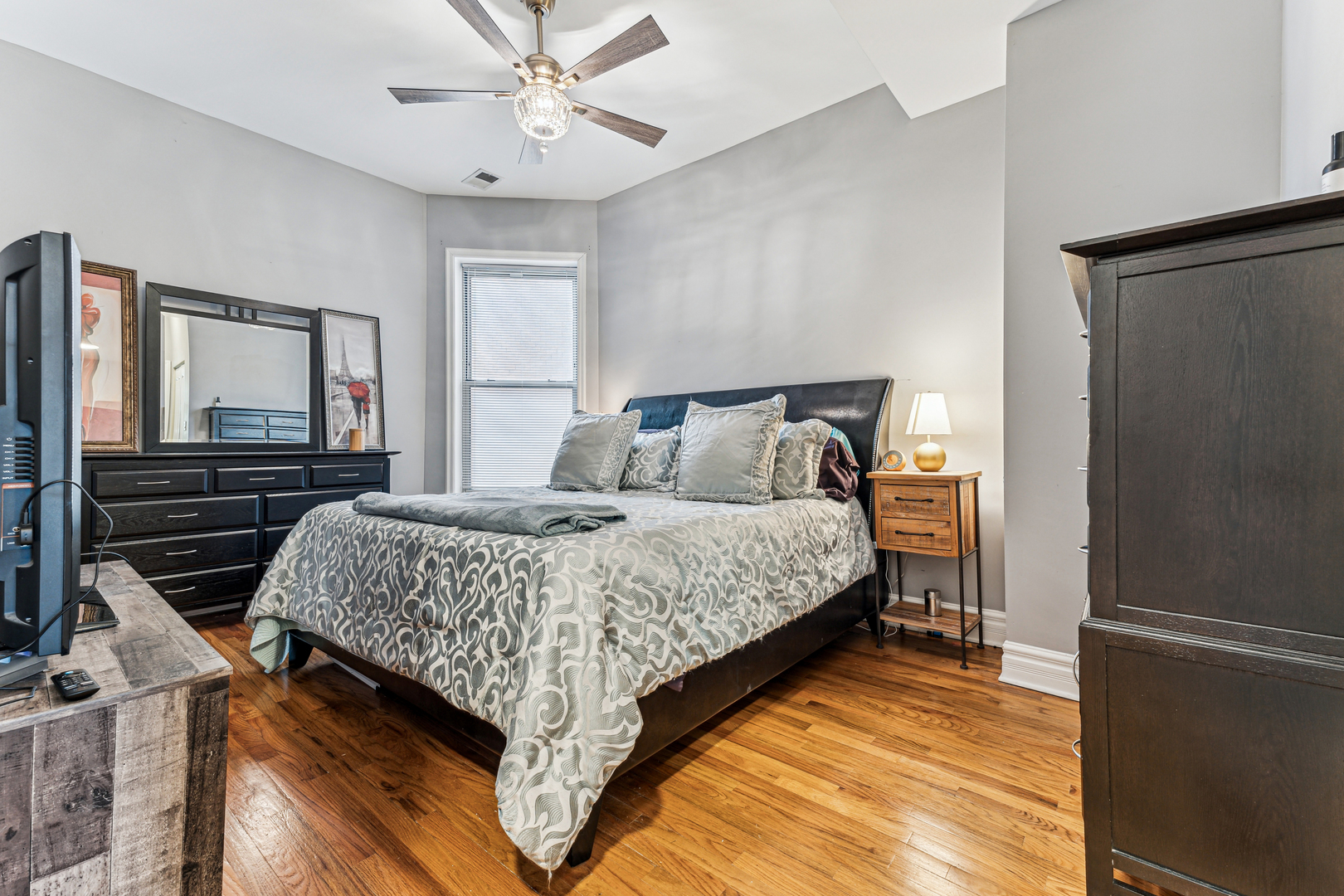 4854 S Prairie Avenue Unit: 1