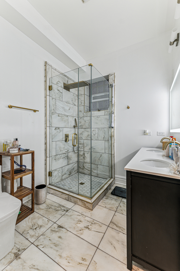 4854 S Prairie Avenue Unit: 1