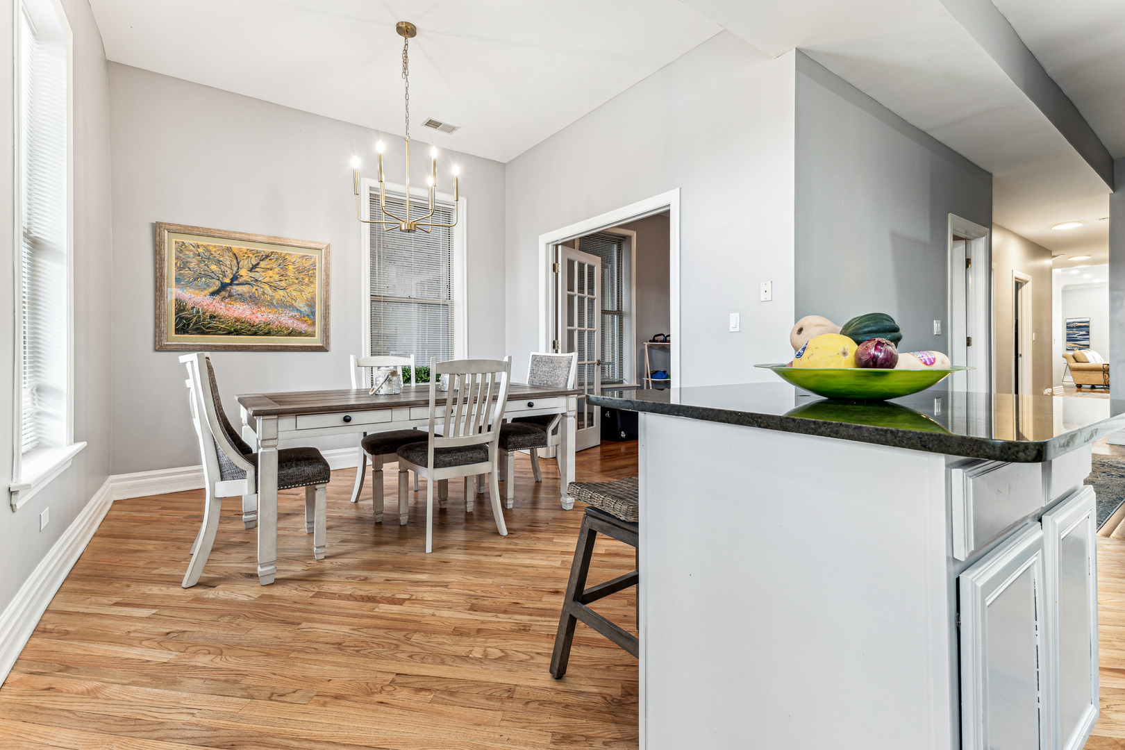 4854 S Prairie Avenue Unit: 1