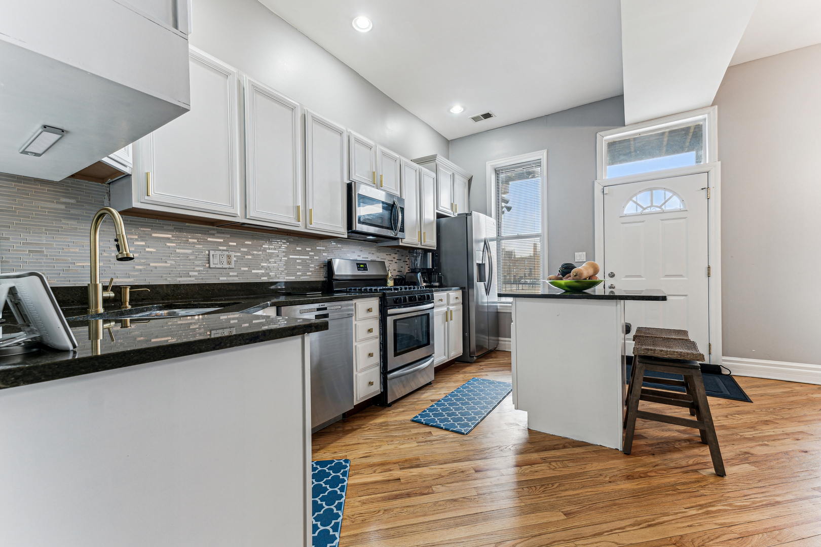 4854 S Prairie Avenue Unit: 1