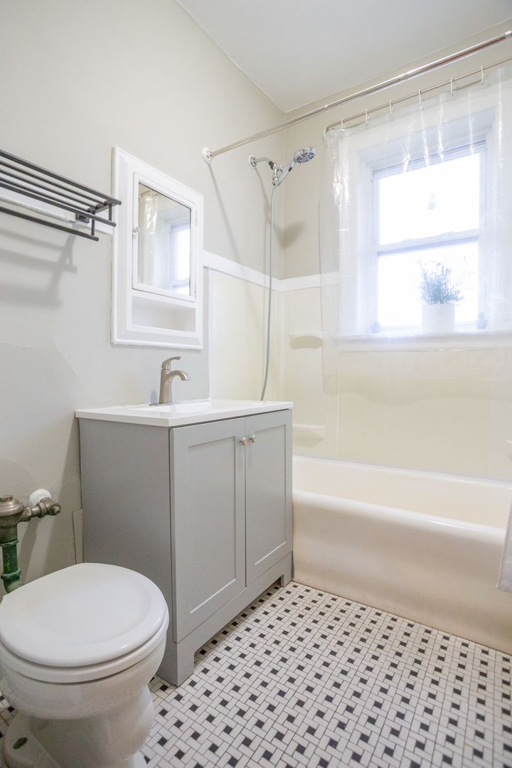 5329 S Dorchester Avenue Unit: 3A