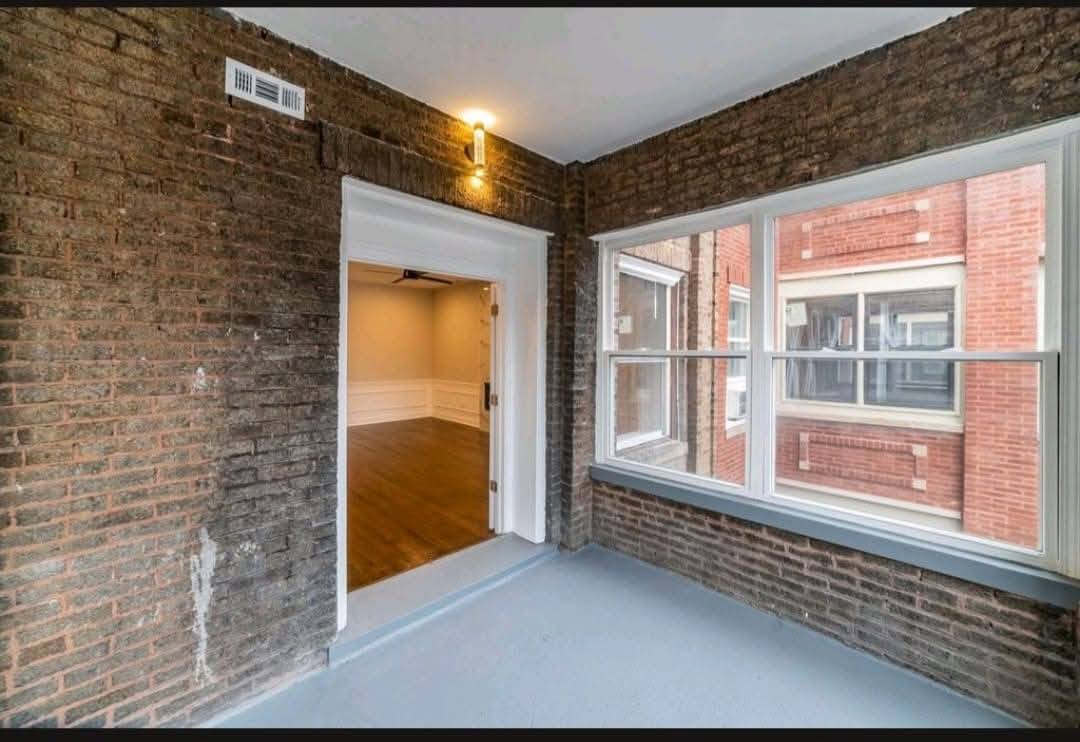 5826 S Michigan Avenue Unit: 2S
