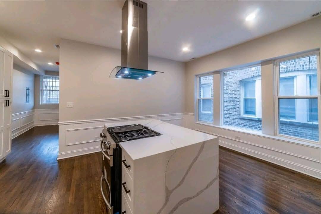 5826 S Michigan Avenue Unit: 2S