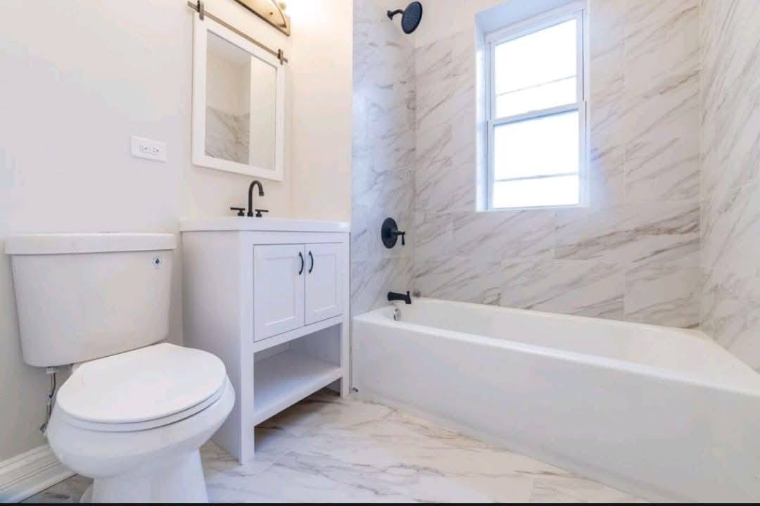 5826 S Michigan Avenue Unit: 2S