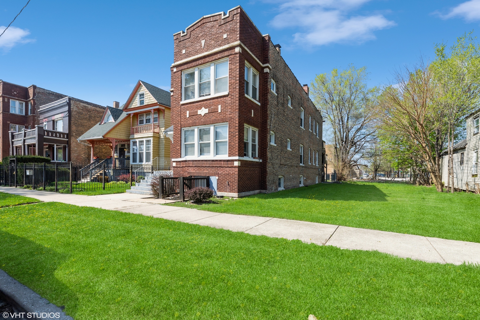 1436 E 71st Place