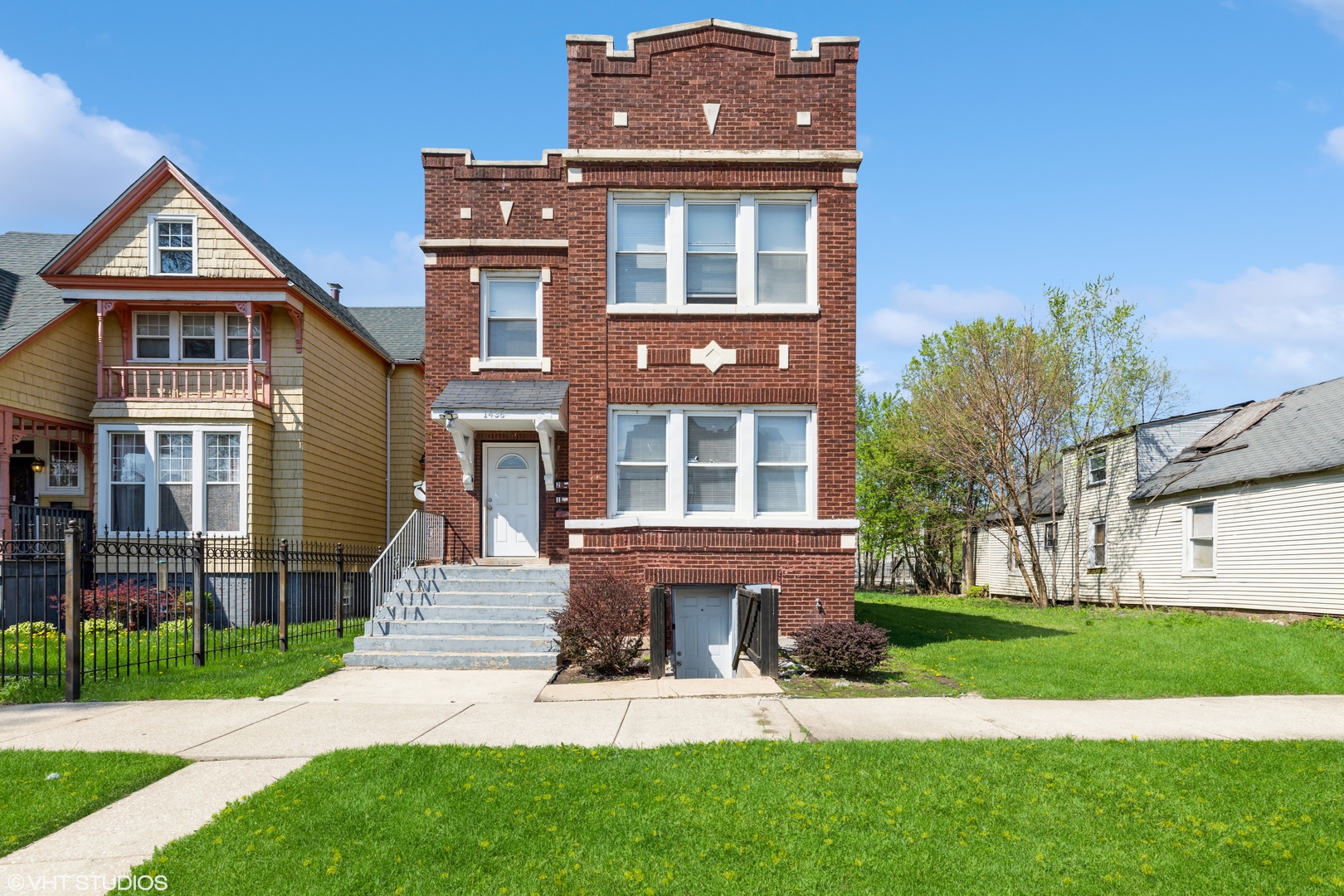 1436 E 71st Place