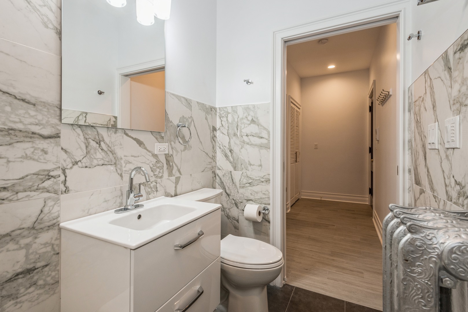 1443 E 53rd Street Unit: 2R