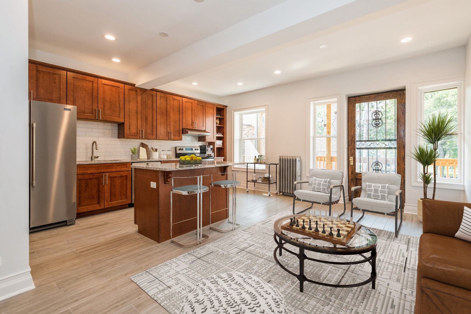 1443 E 53rd Street Unit: 2R