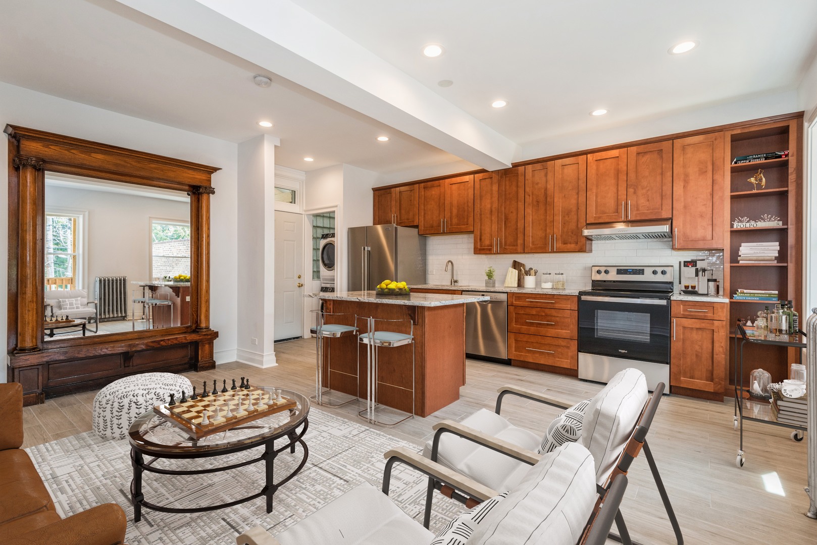 1443 E 53rd Street Unit: 2R