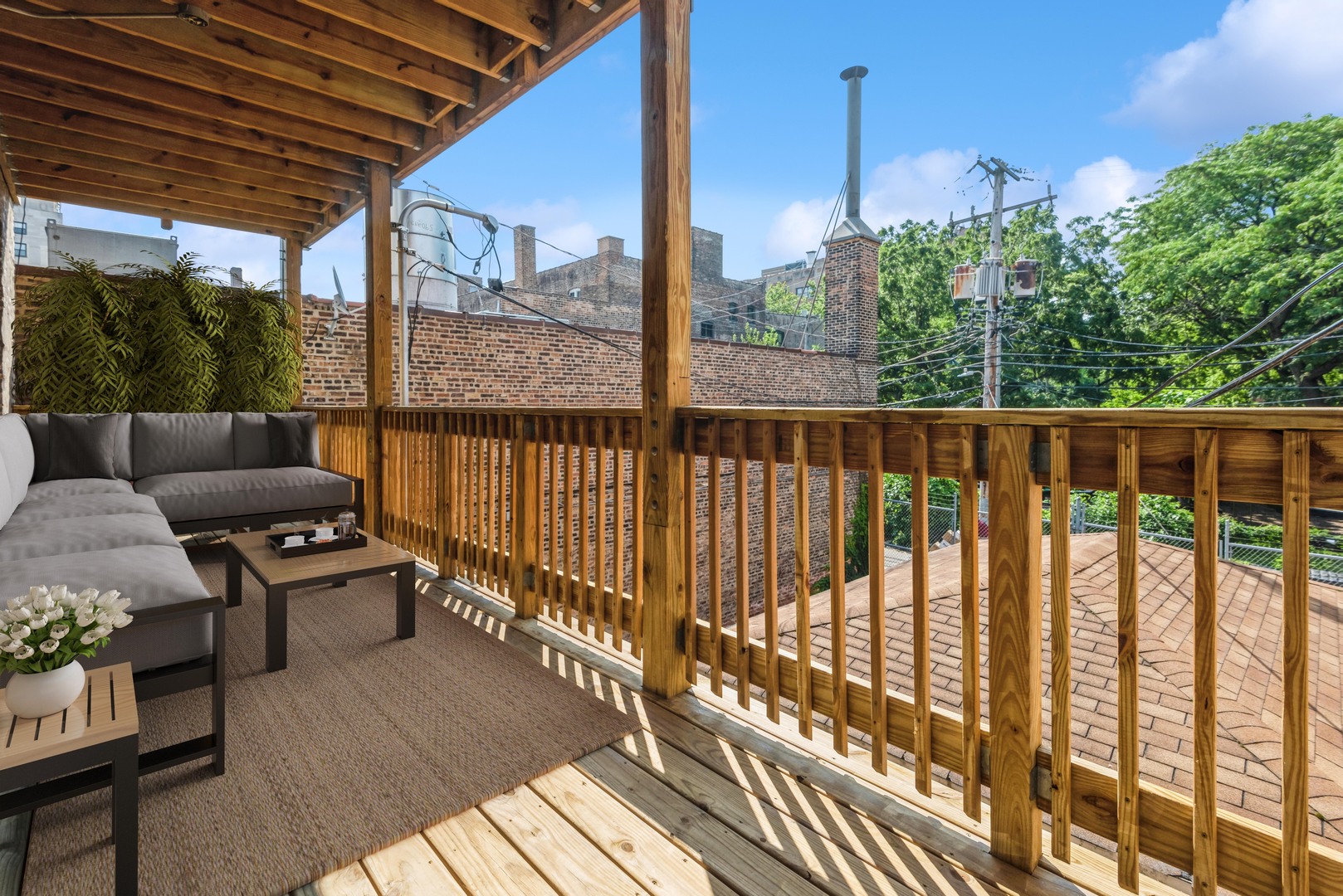 1443 E 53rd Street Unit: 2R