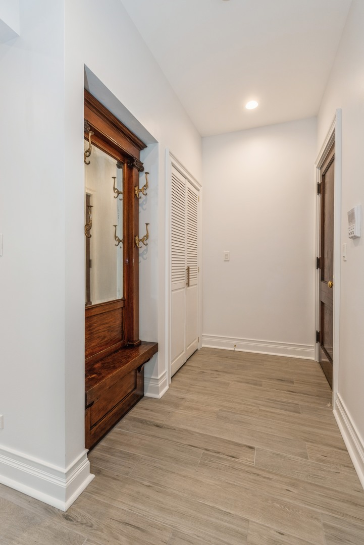 1443 E 53rd Street Unit: 2R