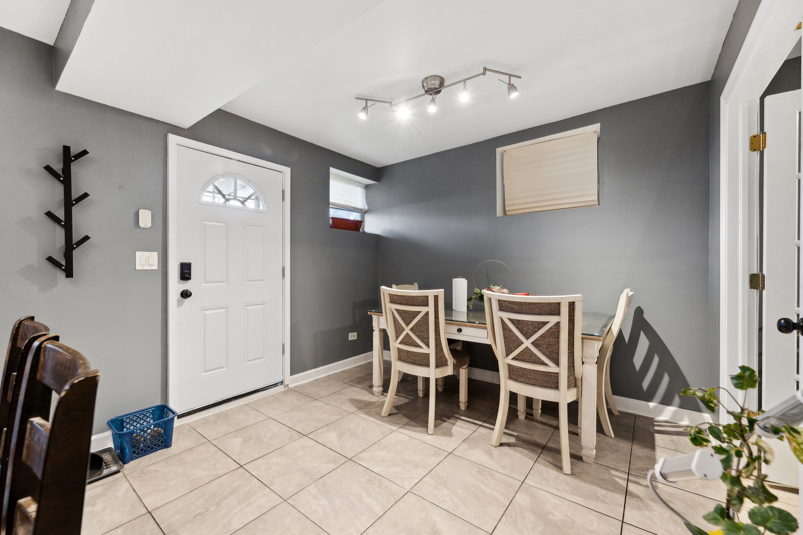 4854 S Prairie Avenue Unit: G