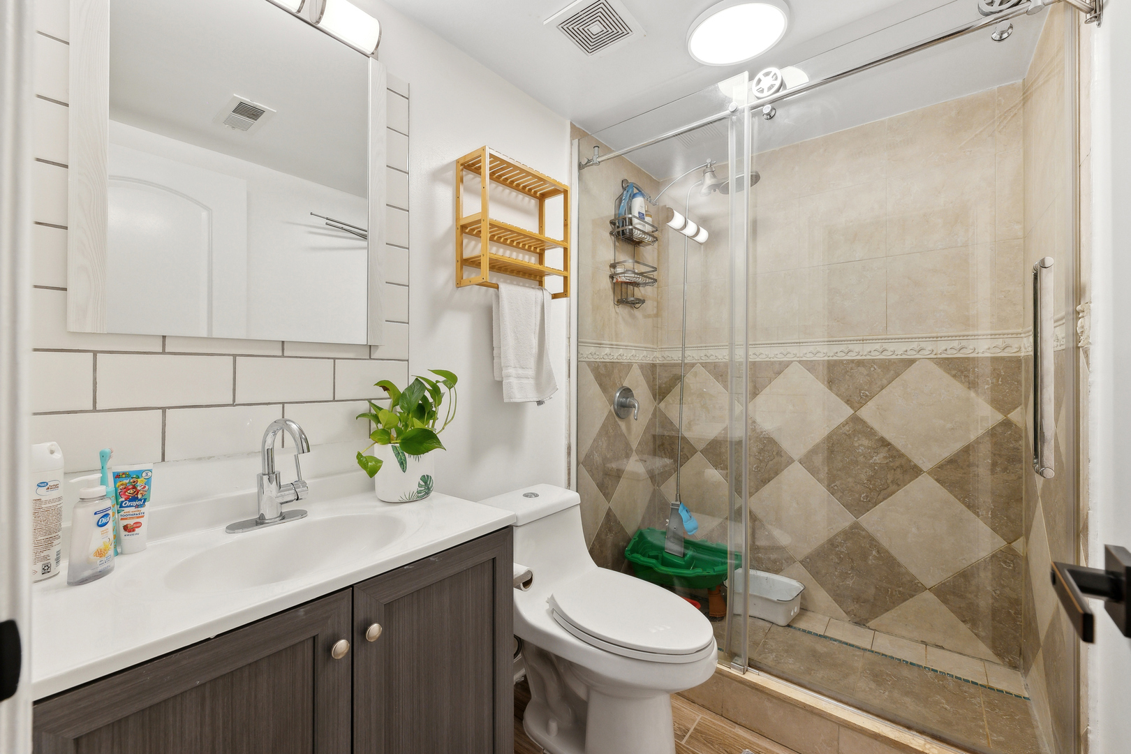 4854 S Prairie Avenue Unit: G