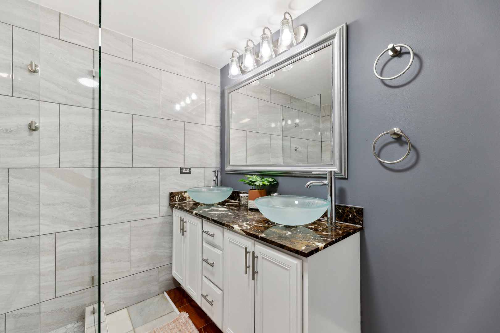 4854 S Prairie Avenue Unit: G