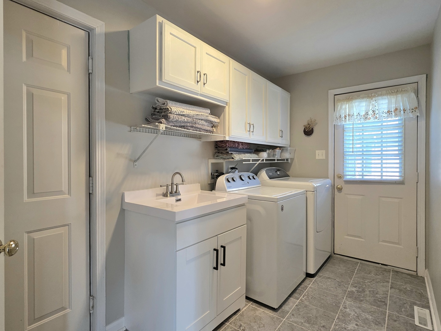 3204 Apache Drive