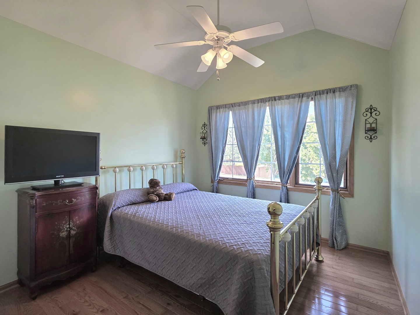 3204 Apache Drive
